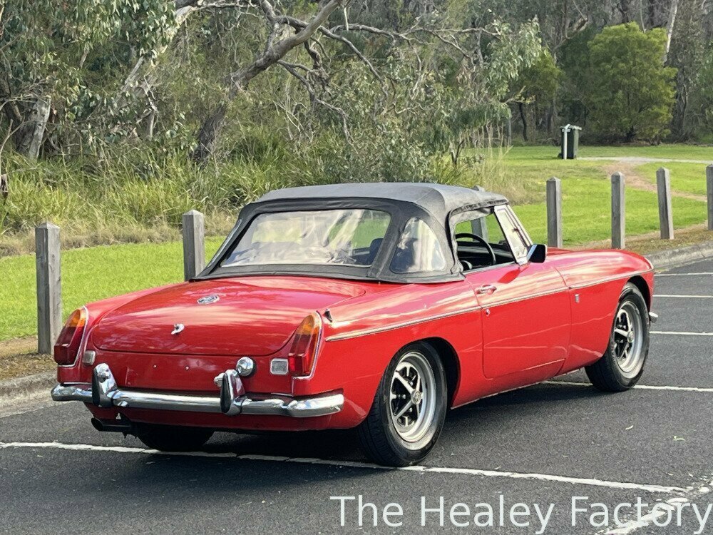 1971 MG MGB MK II 4 SP MAN + OVERDRIVE 2D CONVERTIBLE