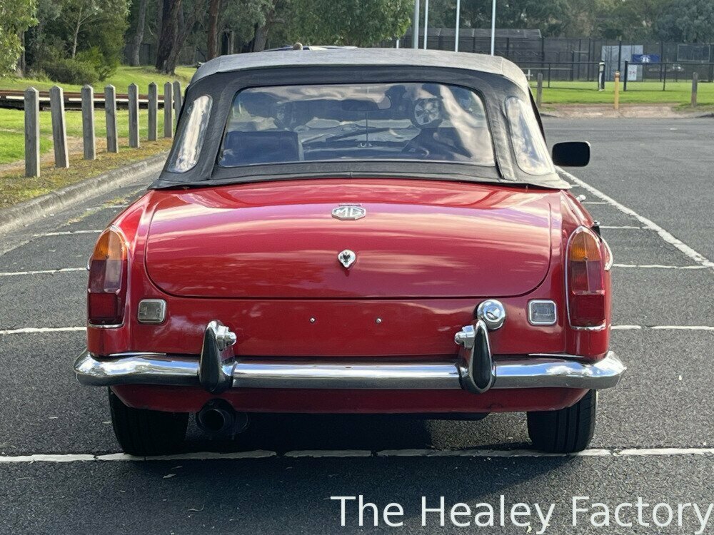 1971 MG MGB MK II 4 SP MAN + OVERDRIVE 2D CONVERTIBLE
