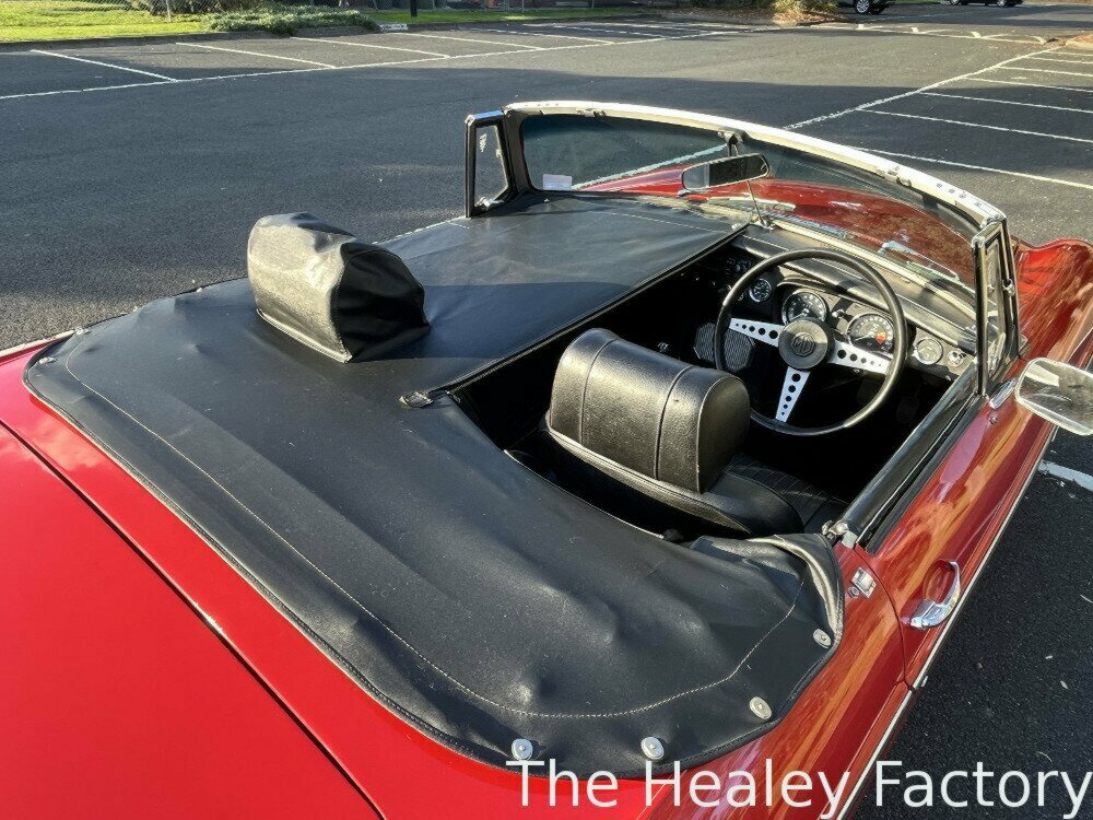 1971 MG MGB MK II 4 SP MAN + OVERDRIVE 2D CONVERTIBLE
