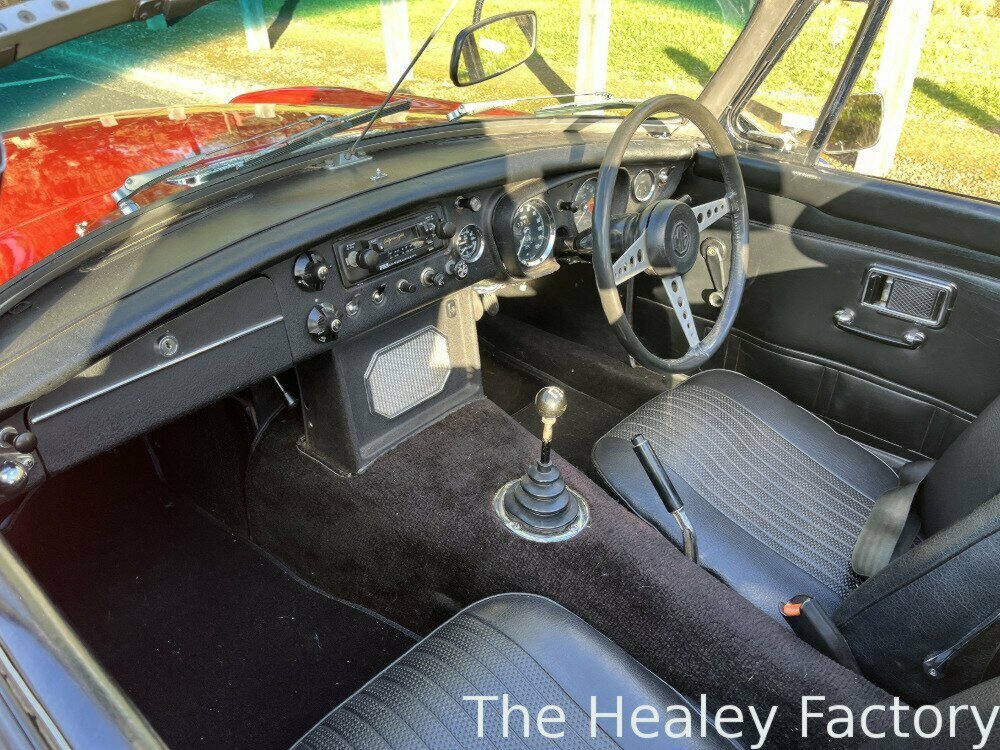 1971 MG MGB MK II 4 SP MAN + OVERDRIVE 2D CONVERTIBLE