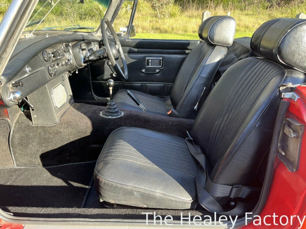 1971 MG MGB MK II 4 SP MAN + OVERDRIVE 2D CONVERTIBLE