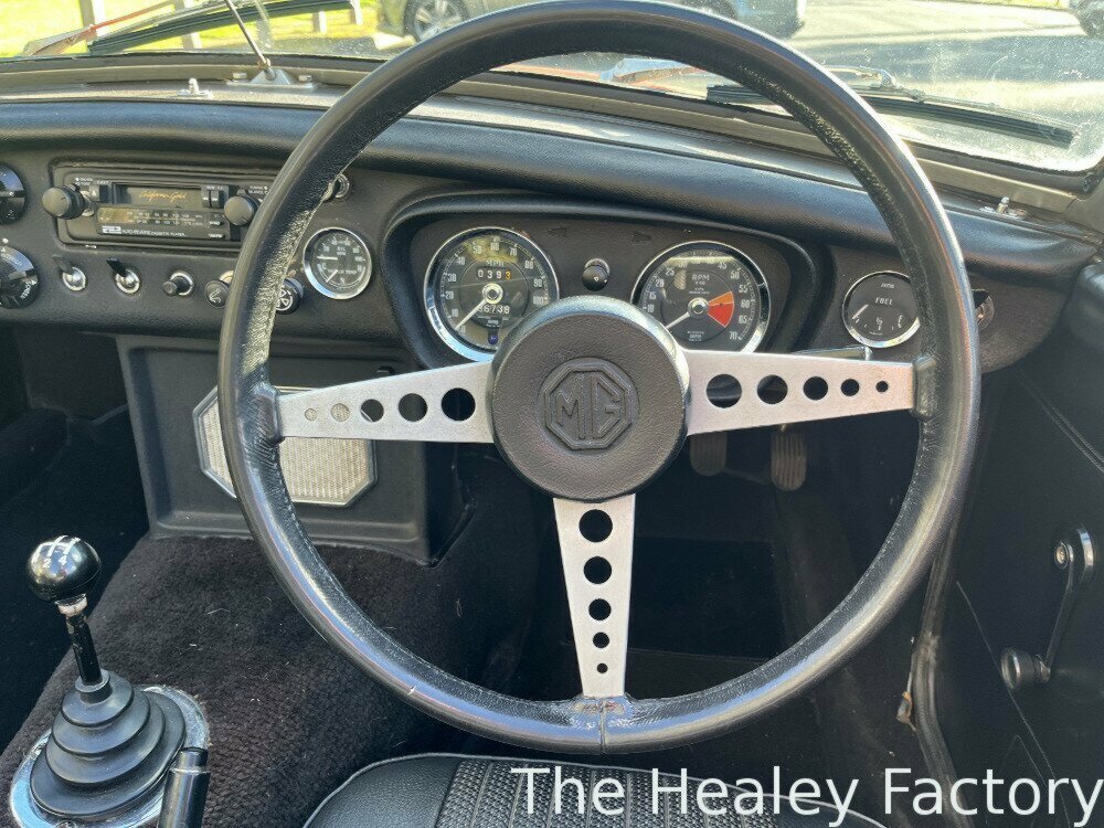 1971 MG MGB MK II 4 SP MAN + OVERDRIVE 2D CONVERTIBLE
