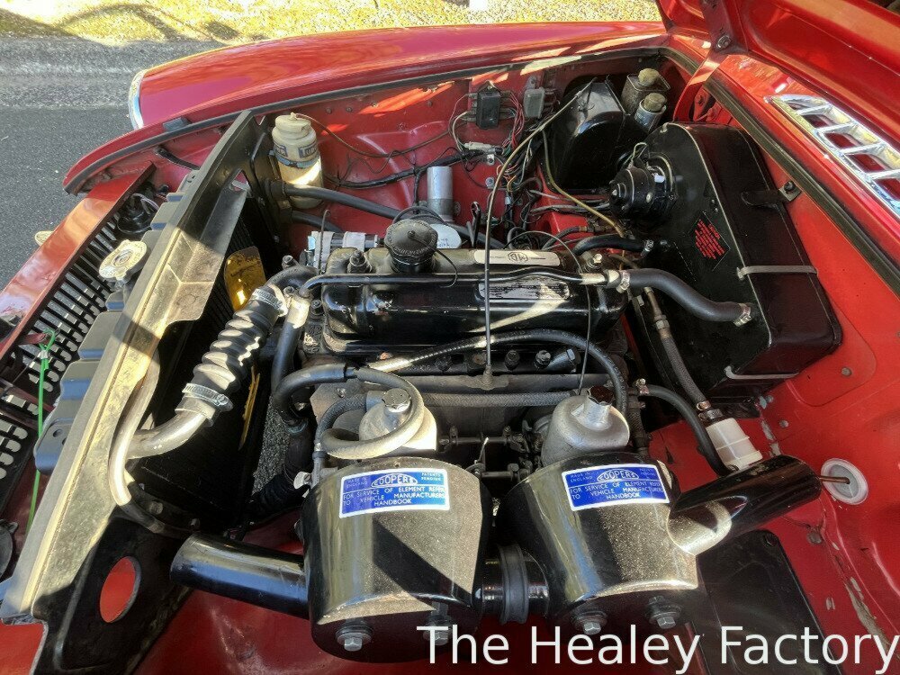 1971 MG MGB MK II 4 SP MAN + OVERDRIVE 2D CONVERTIBLE