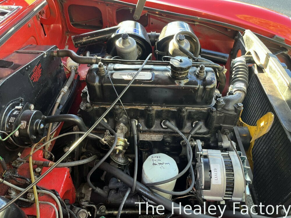 1971 MG MGB MK II 4 SP MAN + OVERDRIVE 2D CONVERTIBLE