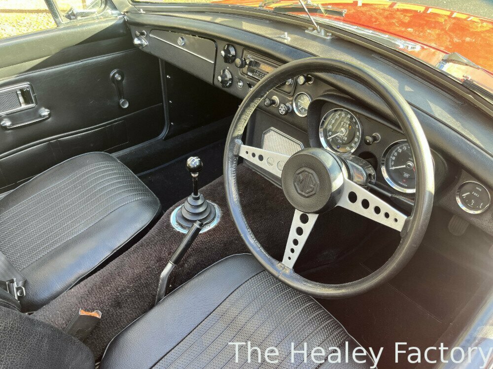 1971 MG MGB MK II 4 SP MAN + OVERDRIVE 2D CONVERTIBLE