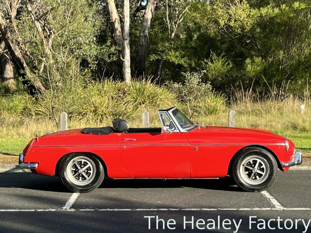 1971 MG MGB MK II 4 SP MAN + OVERDRIVE 2D CONVERTIBLE