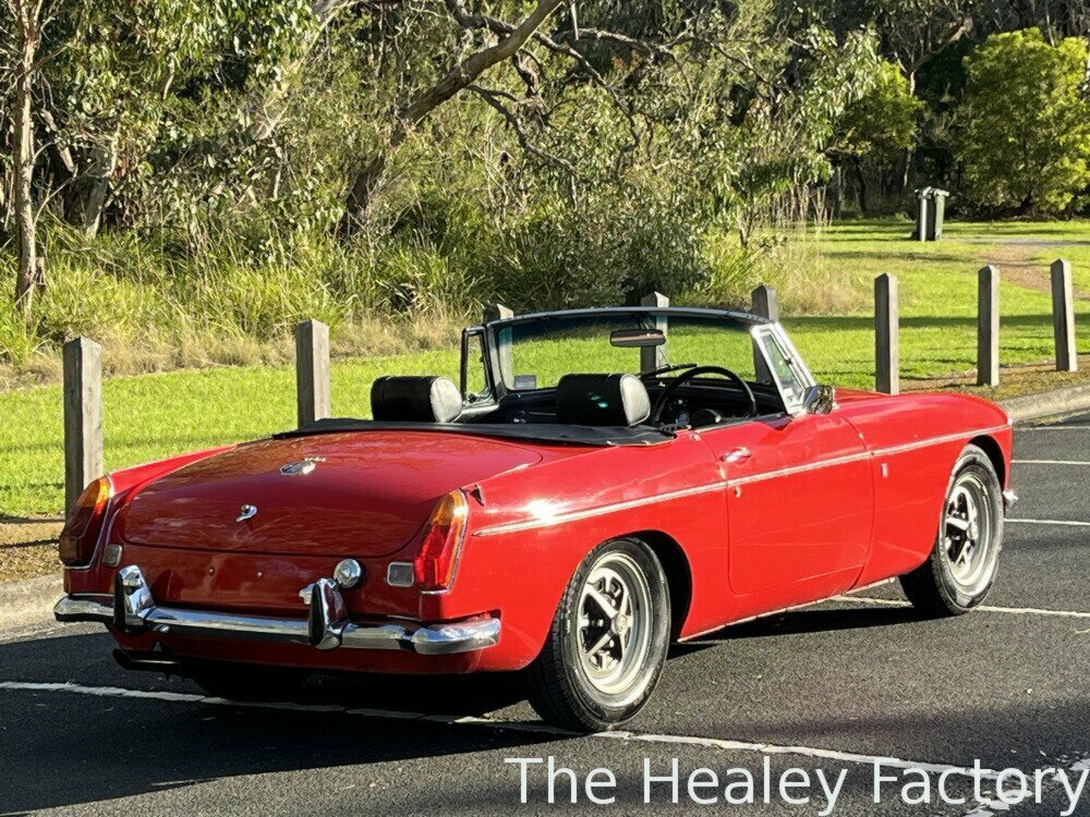 1971 MG MGB MK II 4 SP MAN + OVERDRIVE 2D CONVERTIBLE