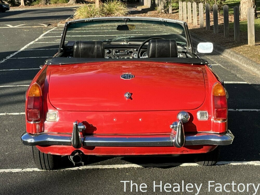 1971 MG MGB MK II 4 SP MAN + OVERDRIVE 2D CONVERTIBLE