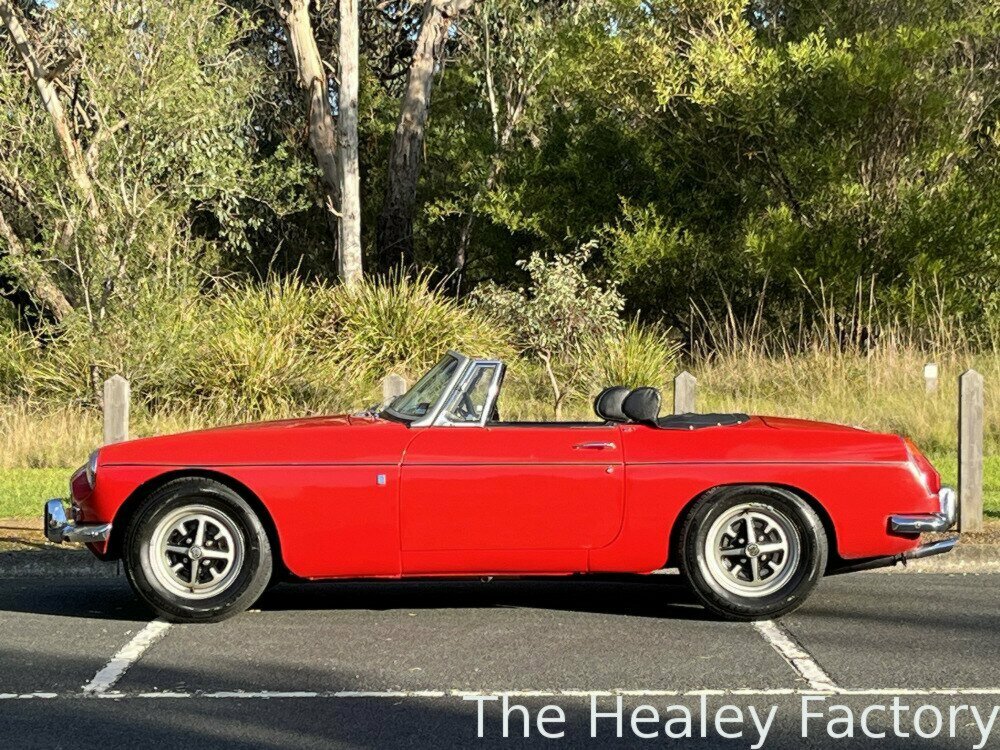 1971 MG MGB MK II 4 SP MAN + OVERDRIVE 2D CONVERTIBLE