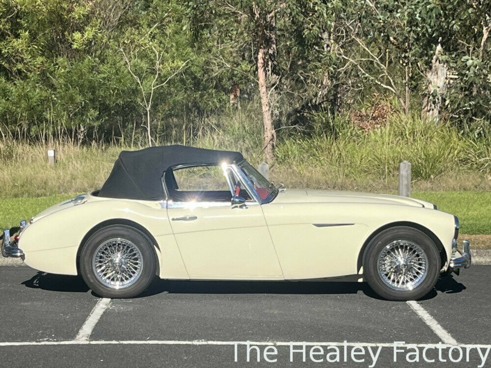 1963 AUSTIN HEALEY 3000 MK II BJ7 4 SP MAN + OVERDRIVE 2D CABRIOLET