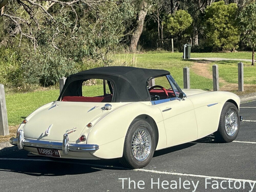 1963 AUSTIN HEALEY 3000 MK II BJ7 4 SP MAN + OVERDRIVE 2D CABRIOLET
