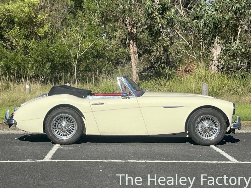 1963 AUSTIN HEALEY 3000 MK II BJ7 4 SP MAN + OVERDRIVE 2D CABRIOLET