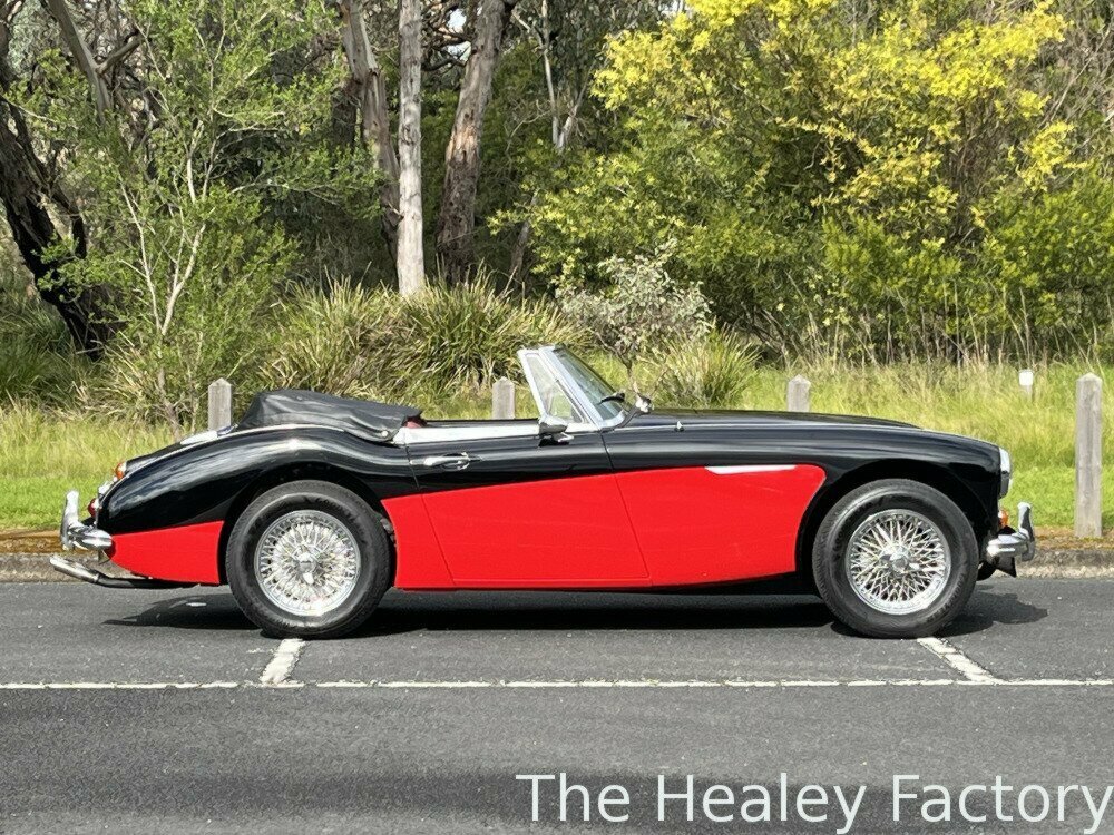 1966 AUSTIN HEALEY 3000 MK III BJ8 4 SP MAN + OVERDRIVE 2D ROADSTER