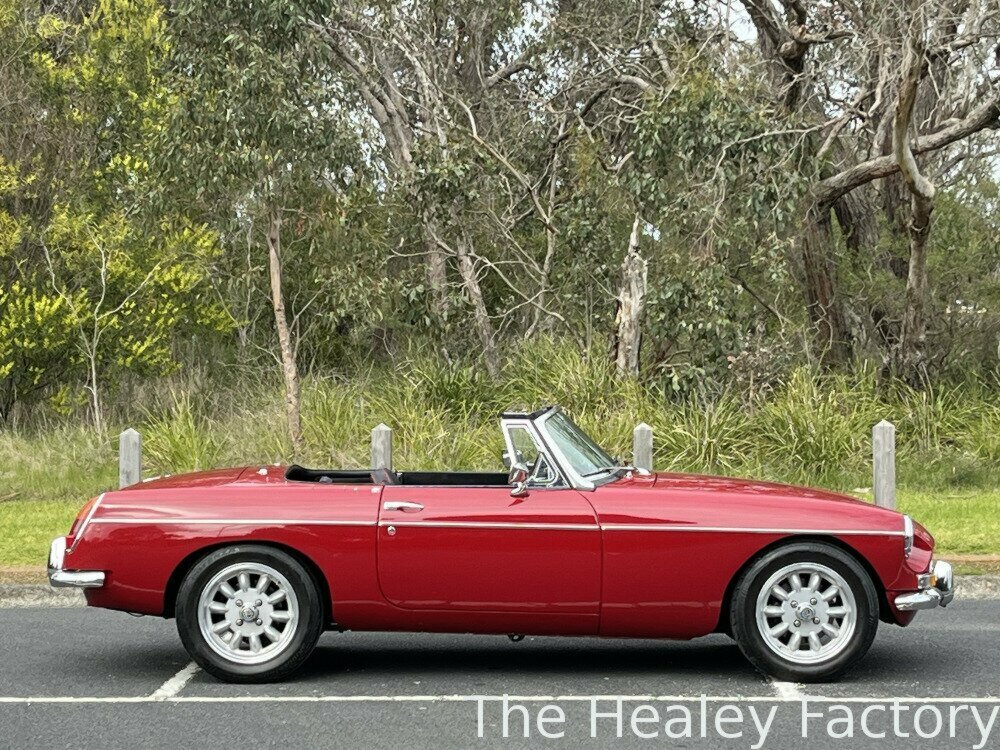 1964 MG MGB 5 SP MANUAL 2D ROADSTER
