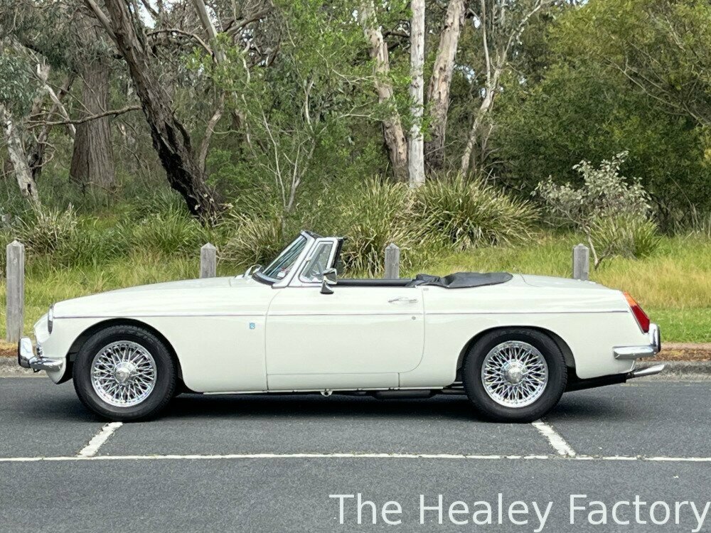 1971 MG MGB MK II 4 SP MAN + OVERDRIVE 2D ROADSTER