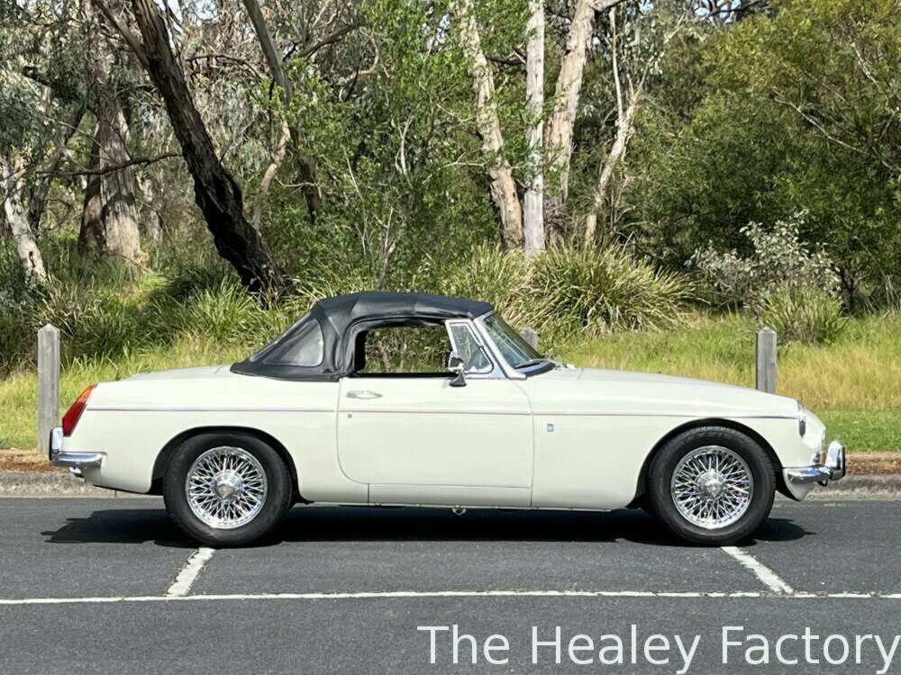 1971 MG MGB MK II 4 SP MAN + OVERDRIVE 2D ROADSTER