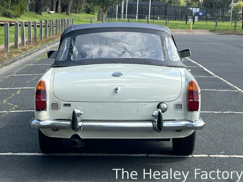 1971 MG MGB MK II 4 SP MAN + OVERDRIVE 2D ROADSTER
