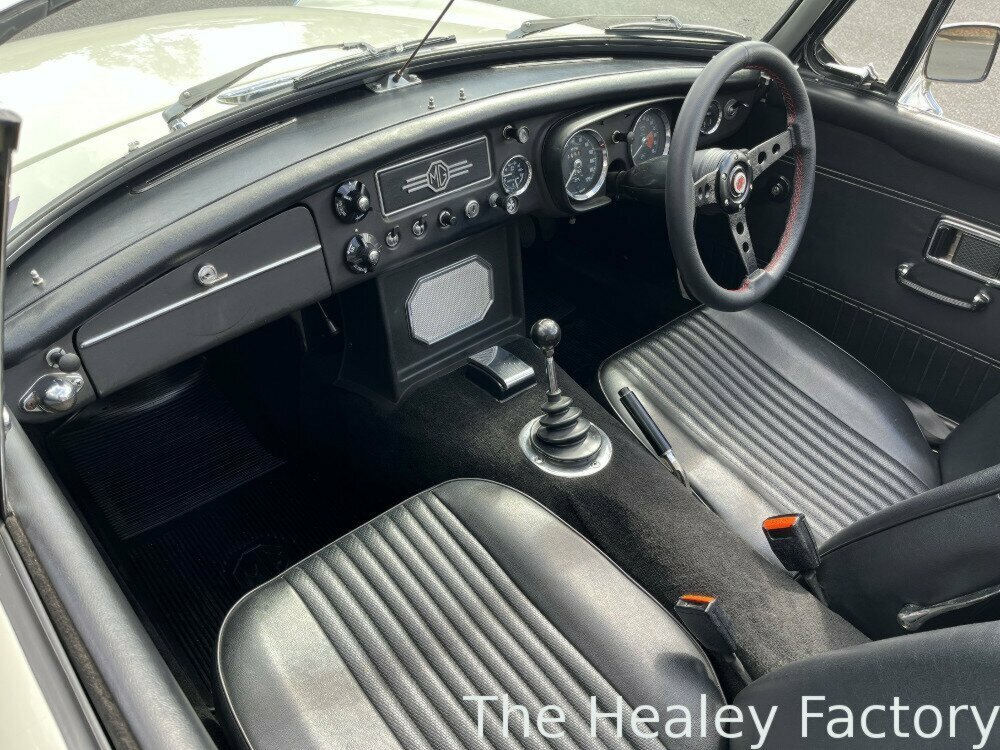 1971 MG MGB MK II 4 SP MAN + OVERDRIVE 2D ROADSTER