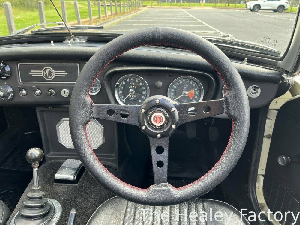 1971 MG MGB MK II 4 SP MAN + OVERDRIVE 2D ROADSTER