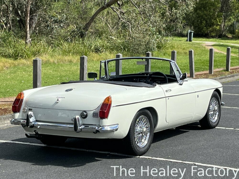 1971 MG MGB MK II 4 SP MAN + OVERDRIVE 2D ROADSTER