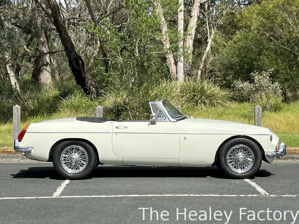 1971 MG MGB MK II 4 SP MAN + OVERDRIVE 2D ROADSTER