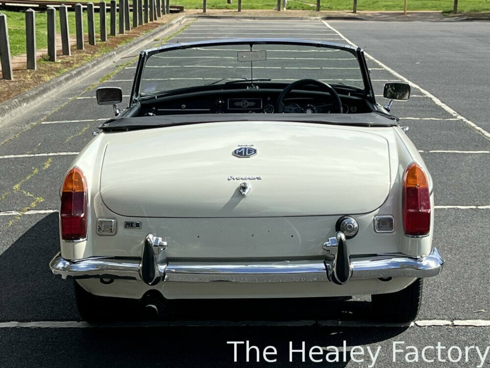 1971 MG MGB MK II 4 SP MAN + OVERDRIVE 2D ROADSTER