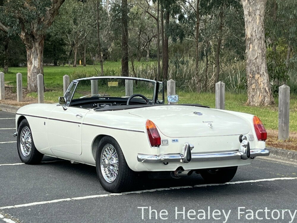 1971 MG MGB MK II 4 SP MAN + OVERDRIVE 2D ROADSTER
