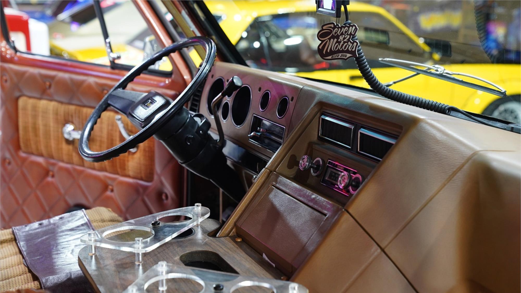 1977 CHEVROLET G10 CUSTOM AUTOMATIC VAN