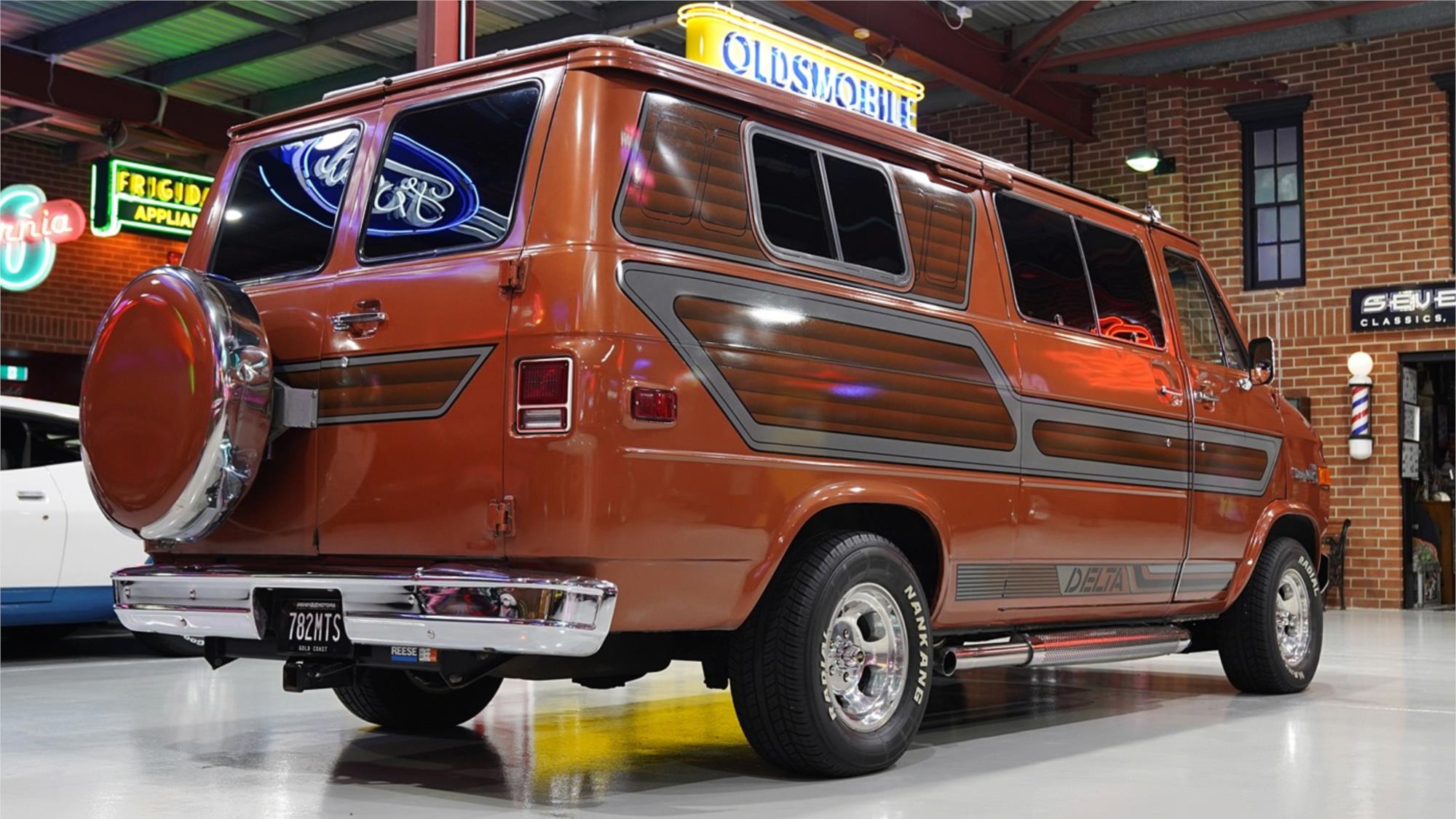 1977 CHEVROLET G10 CUSTOM AUTOMATIC VAN