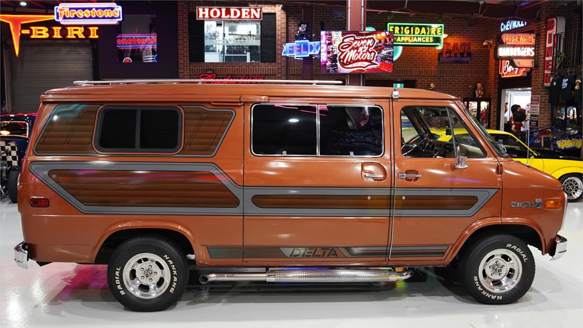1977 CHEVROLET G10 CUSTOM AUTOMATIC VAN