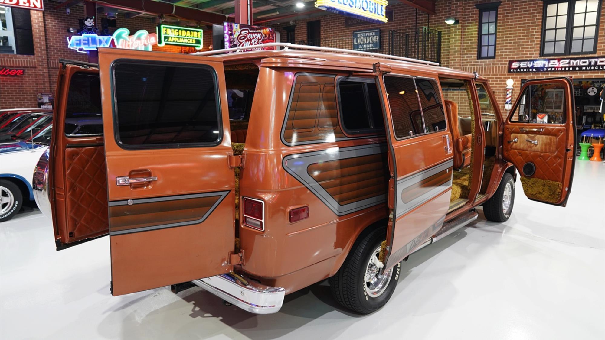 1977 CHEVROLET G10 CUSTOM AUTOMATIC VAN