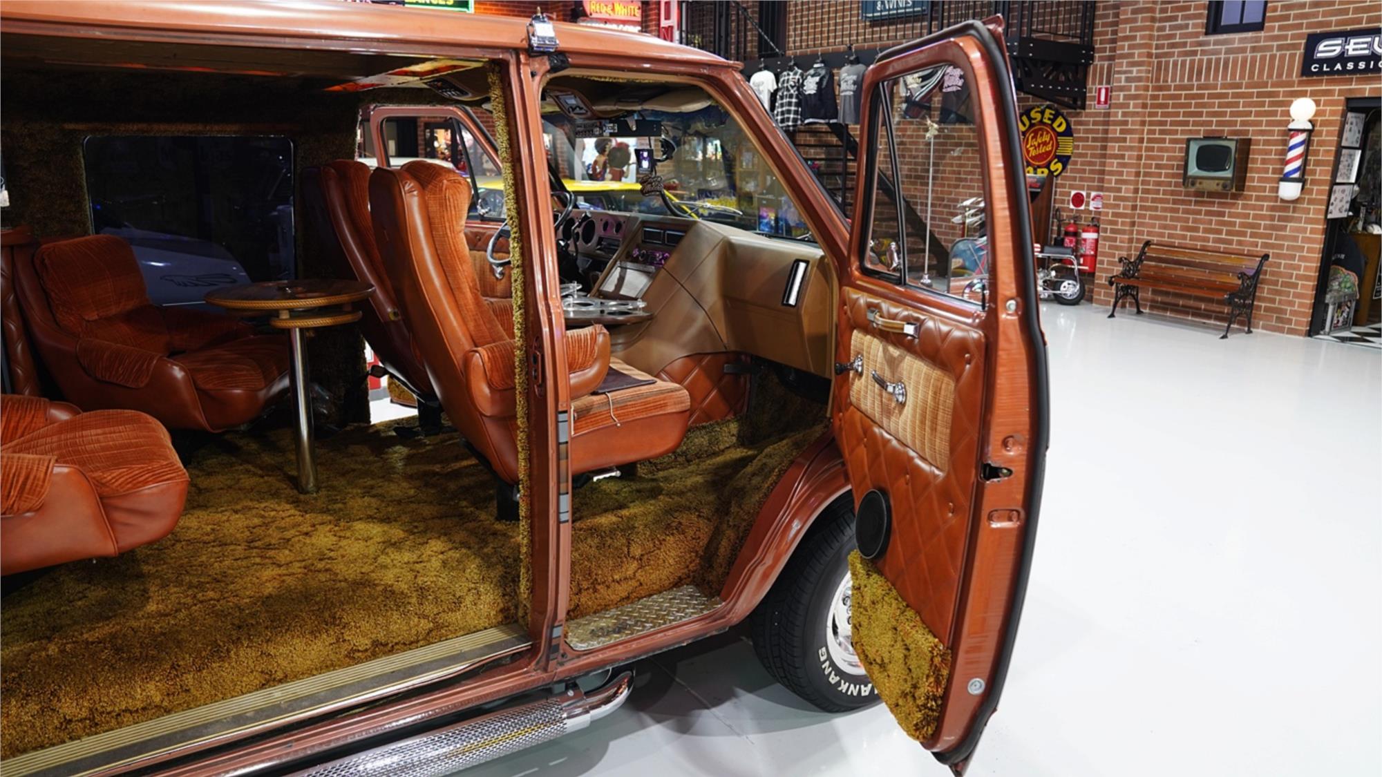 1977 CHEVROLET G10 CUSTOM AUTOMATIC VAN