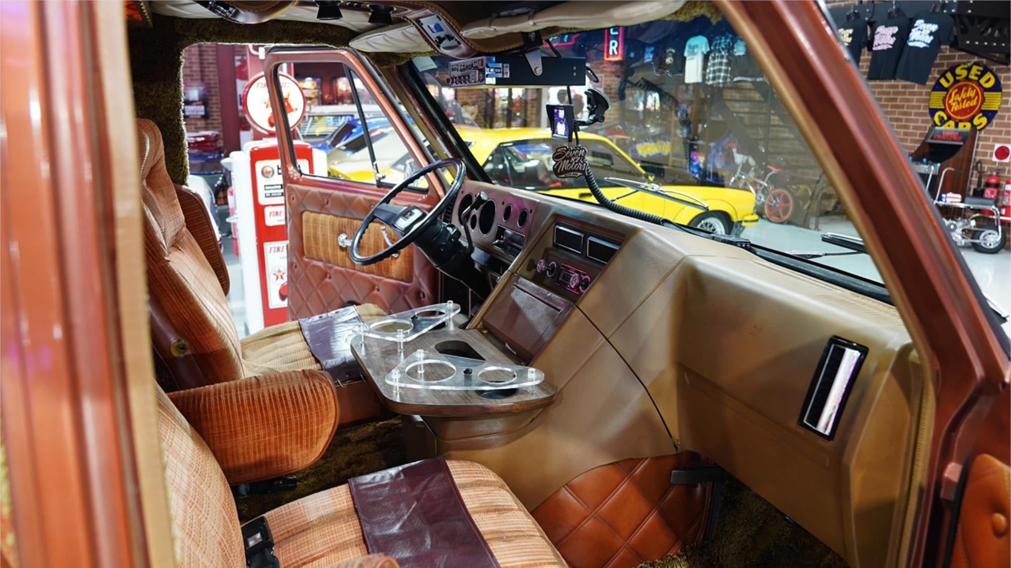 1977 CHEVROLET G10 CUSTOM AUTOMATIC VAN