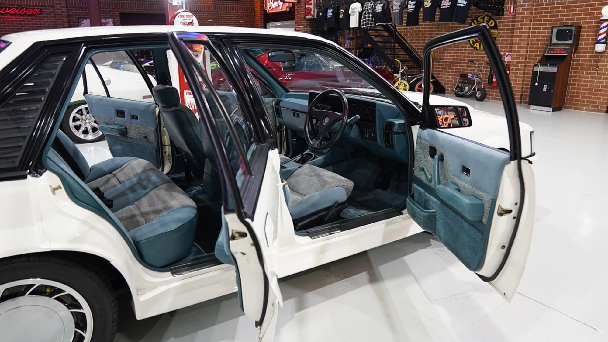 1985 HOLDEN COMMODORE VK 5.0 V8 MANUAL SEDAN
