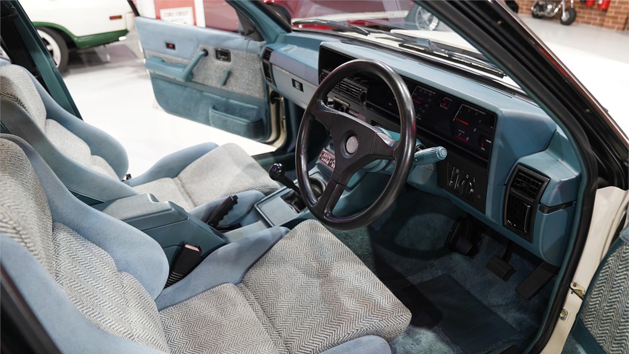 1985 HOLDEN COMMODORE VK 5.0 V8 MANUAL SEDAN