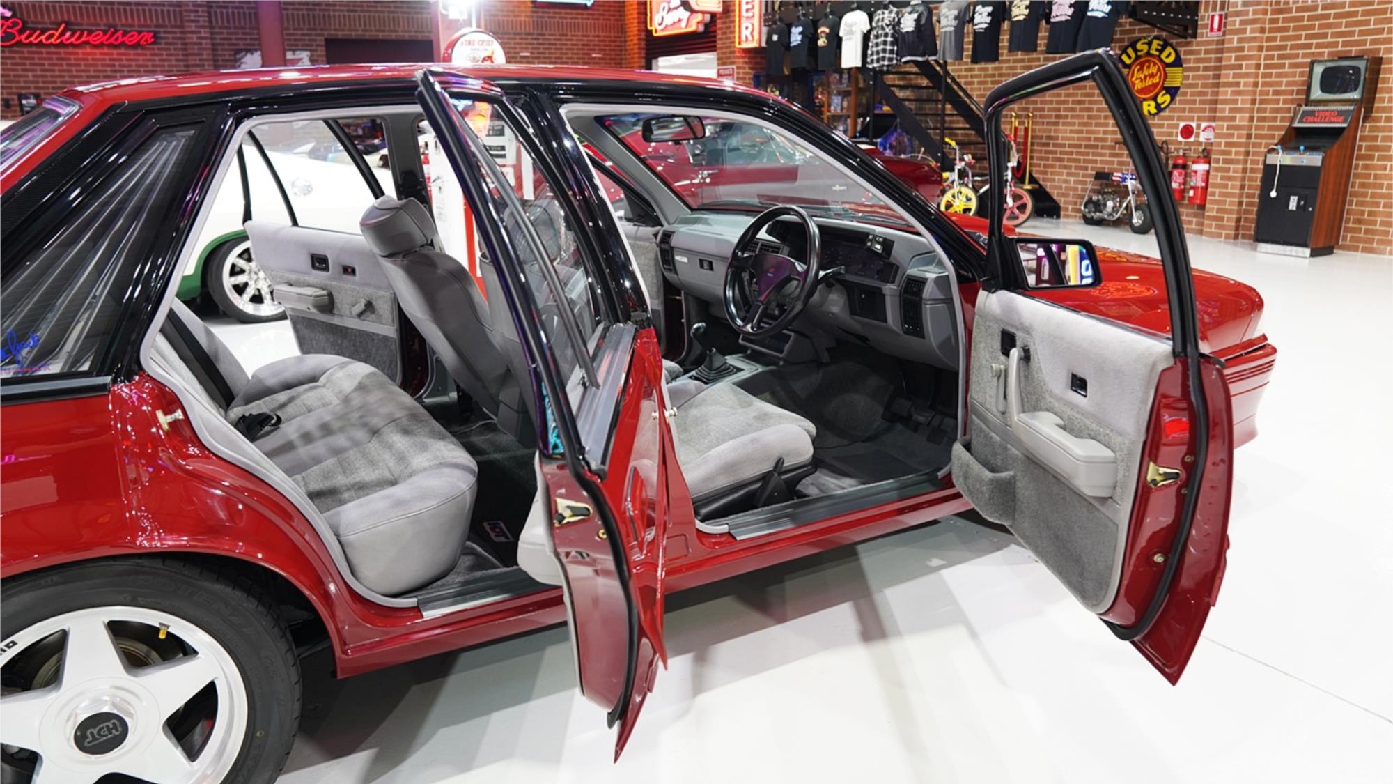 1986 HOLDEN COMMODORE VL SS GROUP A MANUAL 4D SEDAN