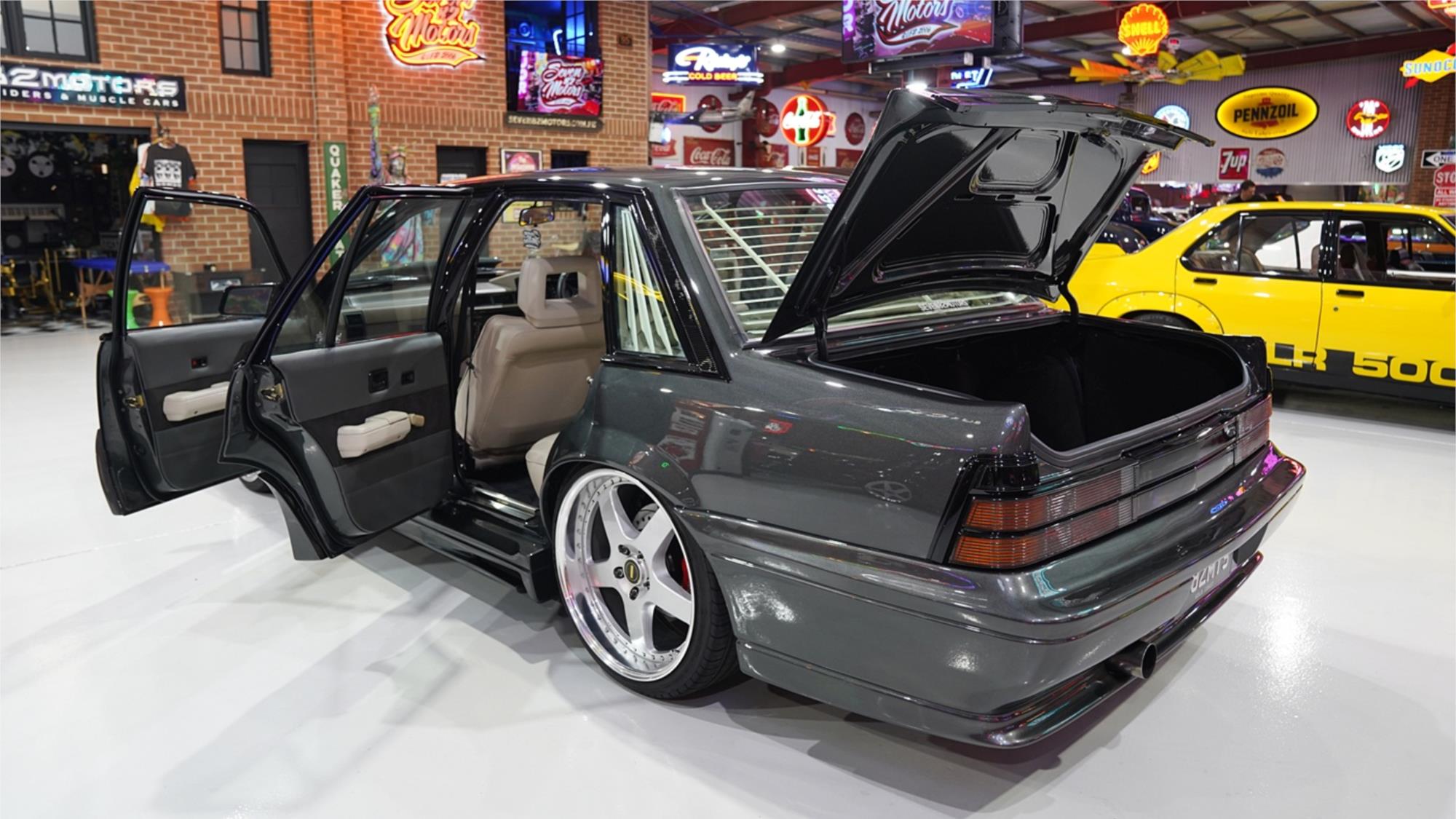 1986 HOLDEN COMMODORE VL MANUAL SEDAN