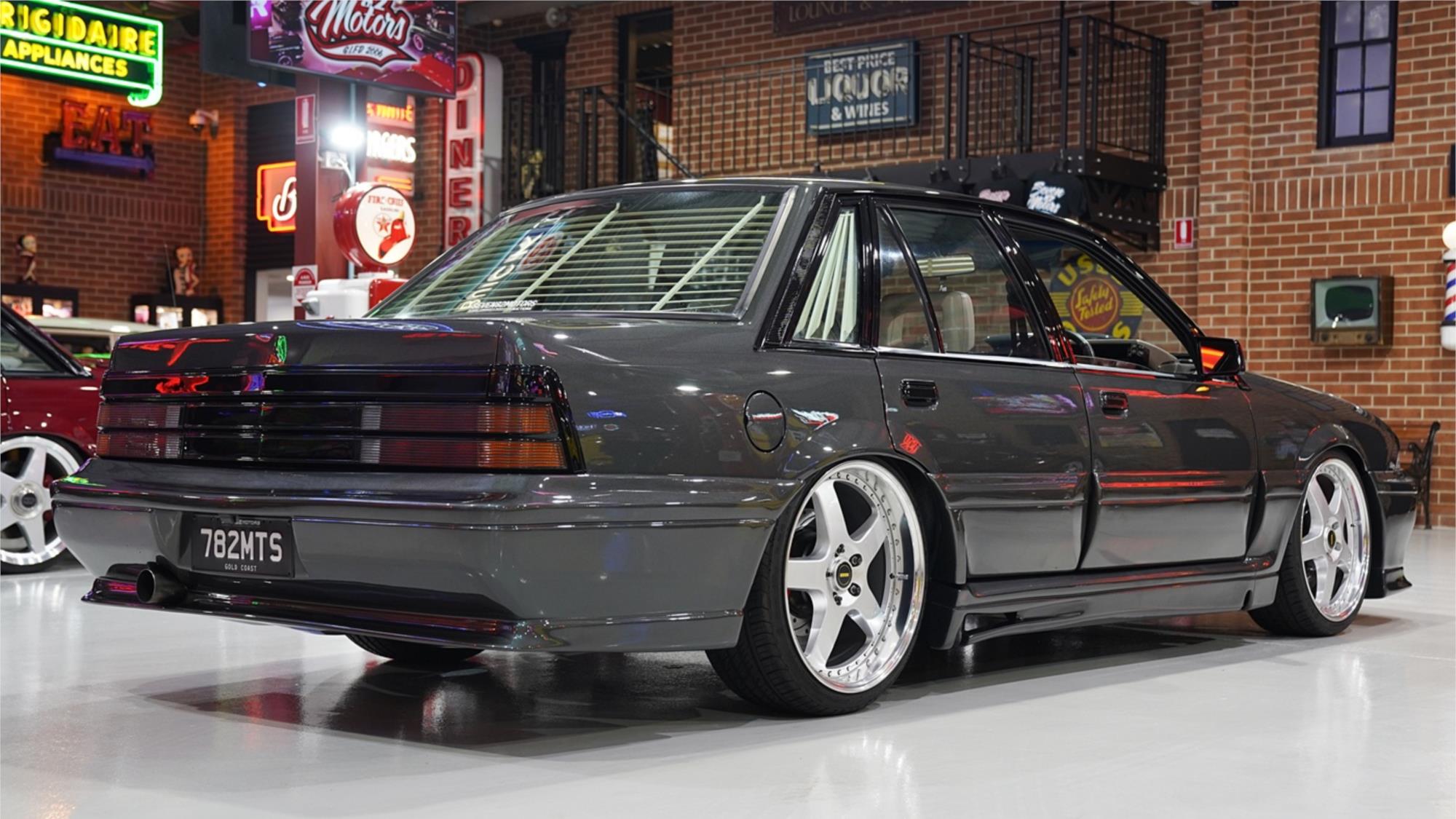 1986 HOLDEN COMMODORE VL MANUAL SEDAN