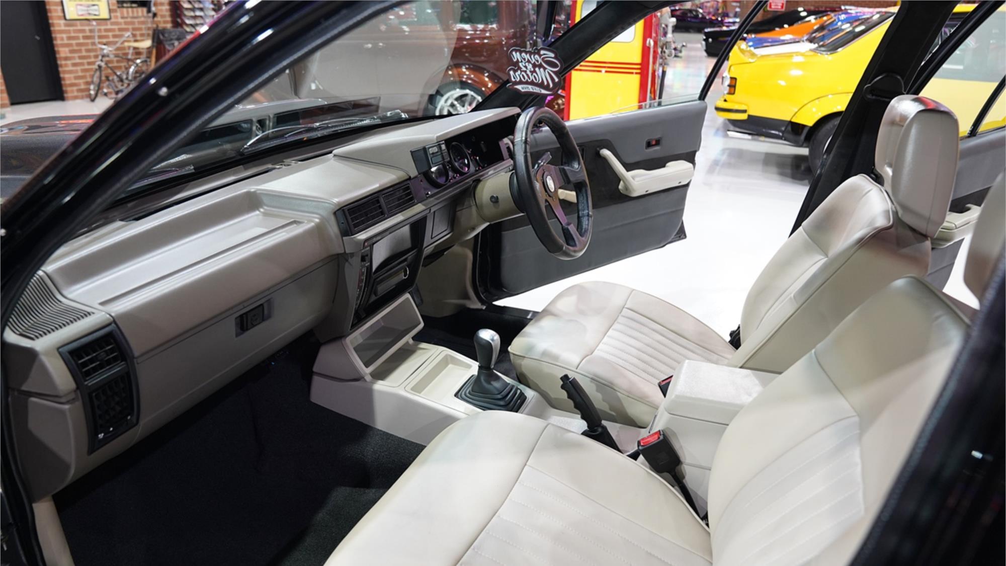 1986 HOLDEN COMMODORE VL MANUAL SEDAN
