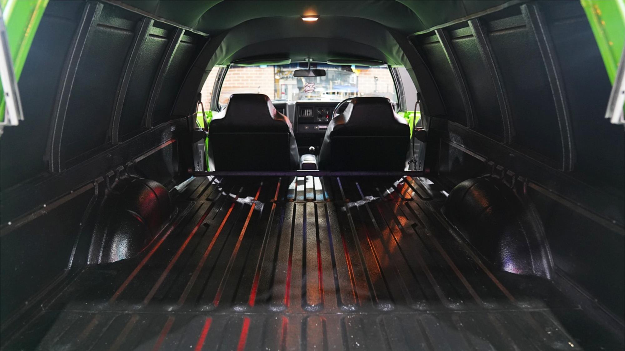 1976 HOLDEN SANDMAN HJ MANUAL VAN