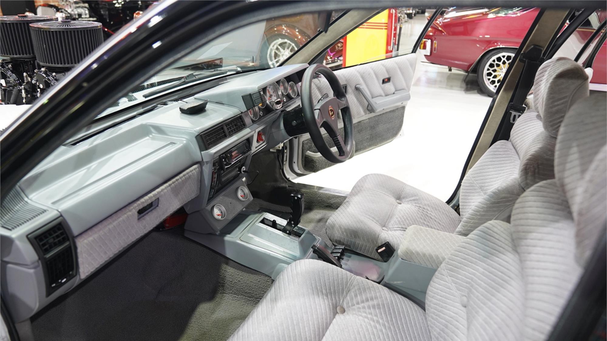 1988 HOLDEN COMMODORE VL AUTOMATIC SEDAN