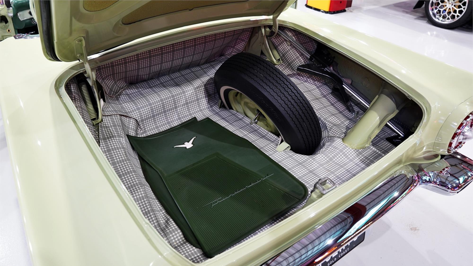 1957 FORD THUNDERBIRD AUTOMATIC CONVERTIBLE