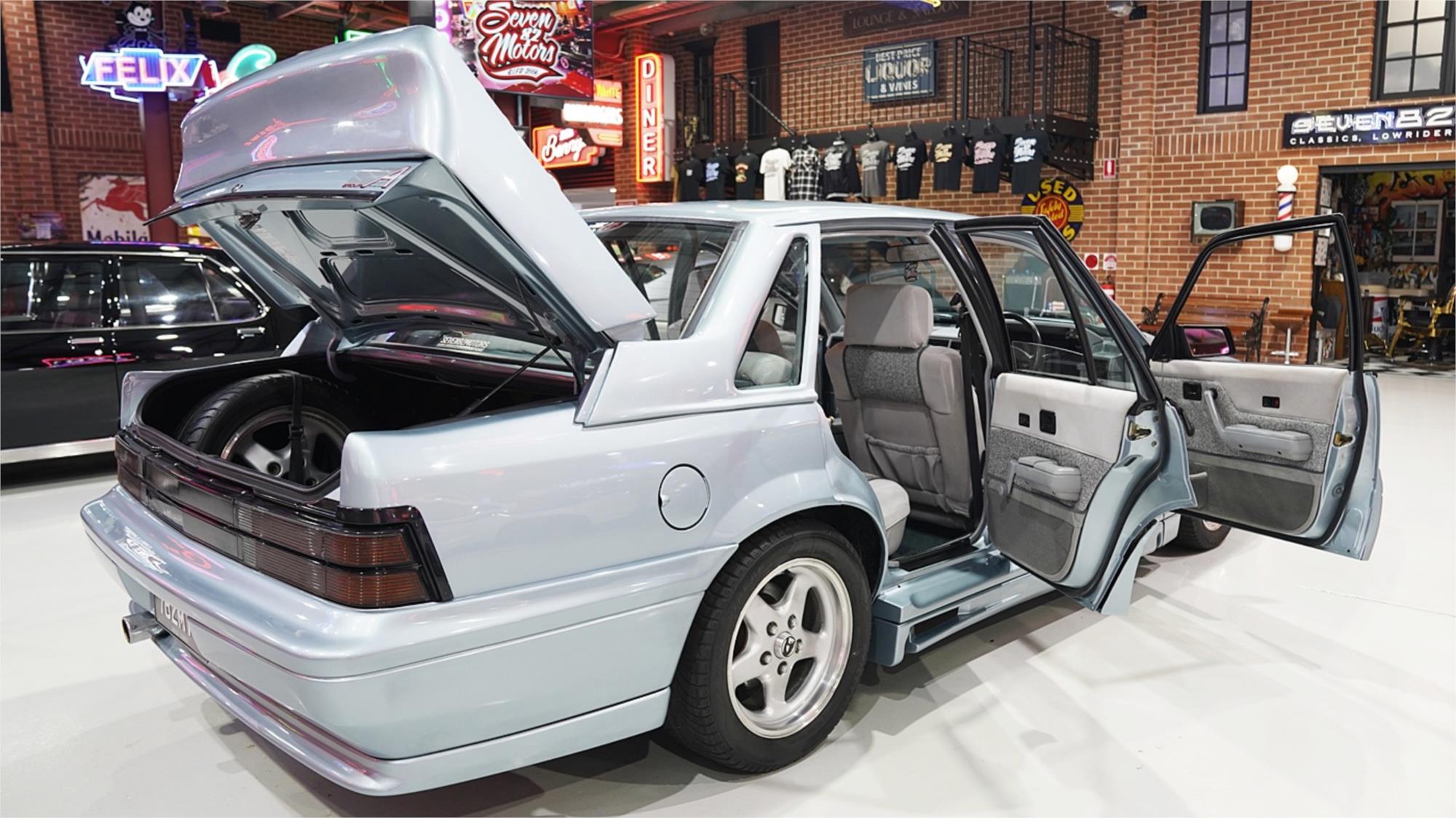 1988 HOLDEN COMMODORE VL WALKINSHAW REPLICA MANUAL SEDAN