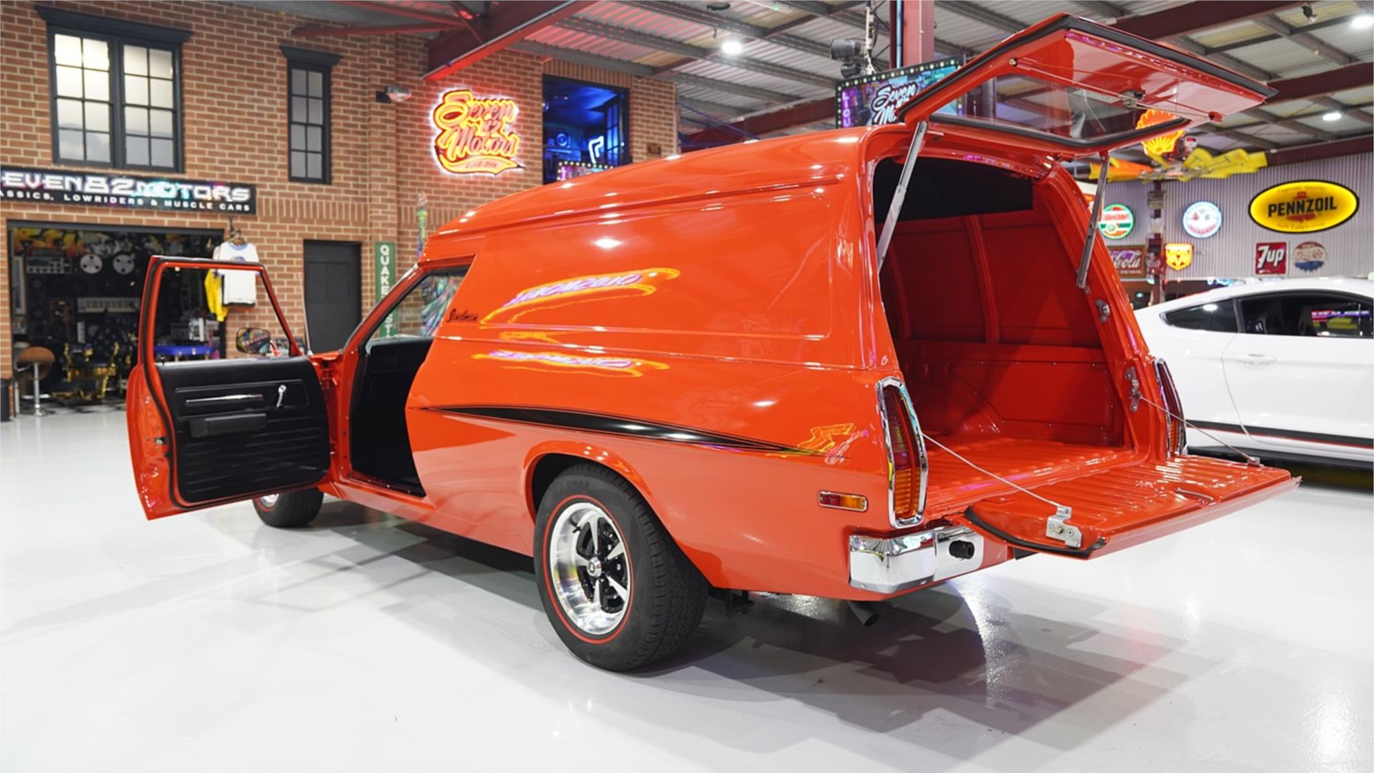 1976 HOLDEN SANDMAN HJ MANUAL VAN