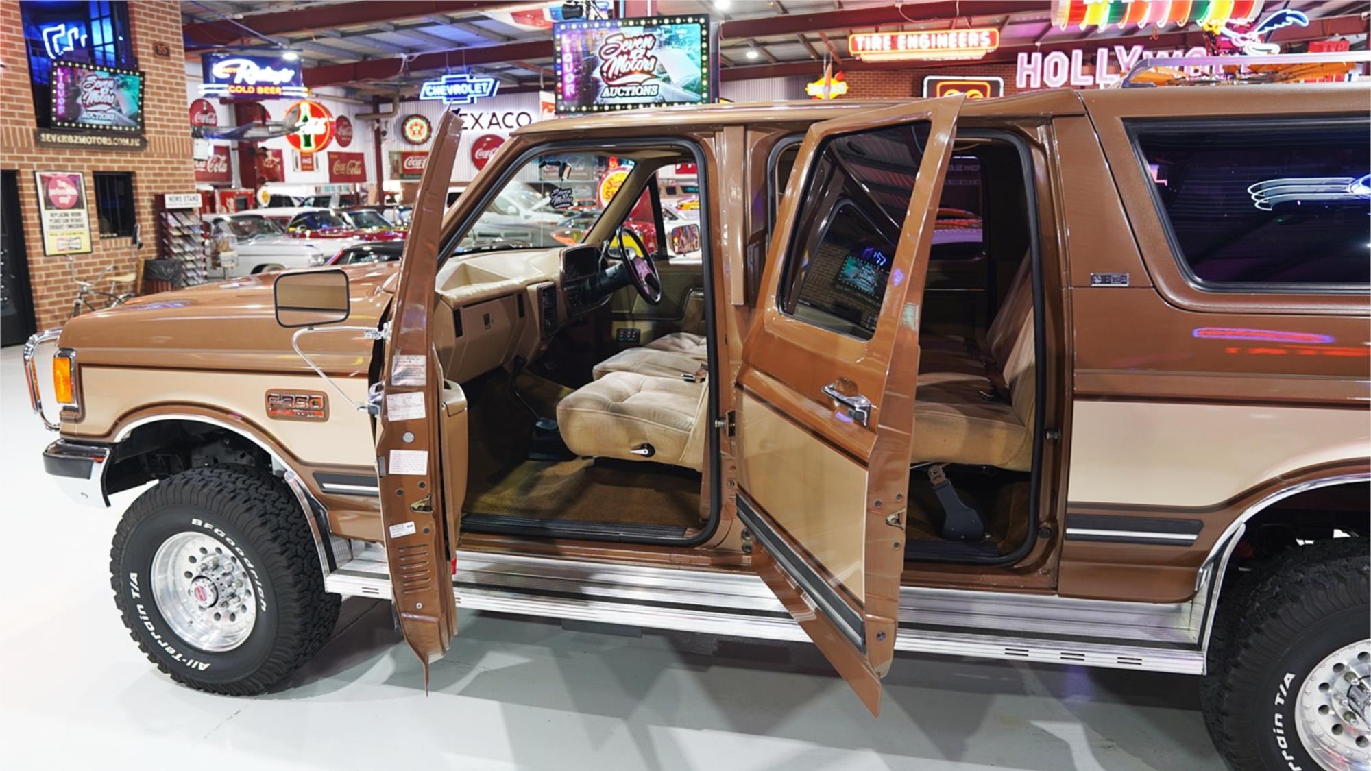 1988 FORD CENTURION CLASSIC 350 AUTOMATIC SUV