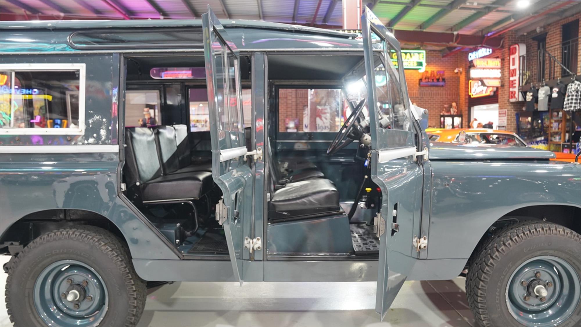 1968 LAND ROVER 109 IIA MANUAL SUV WAGON