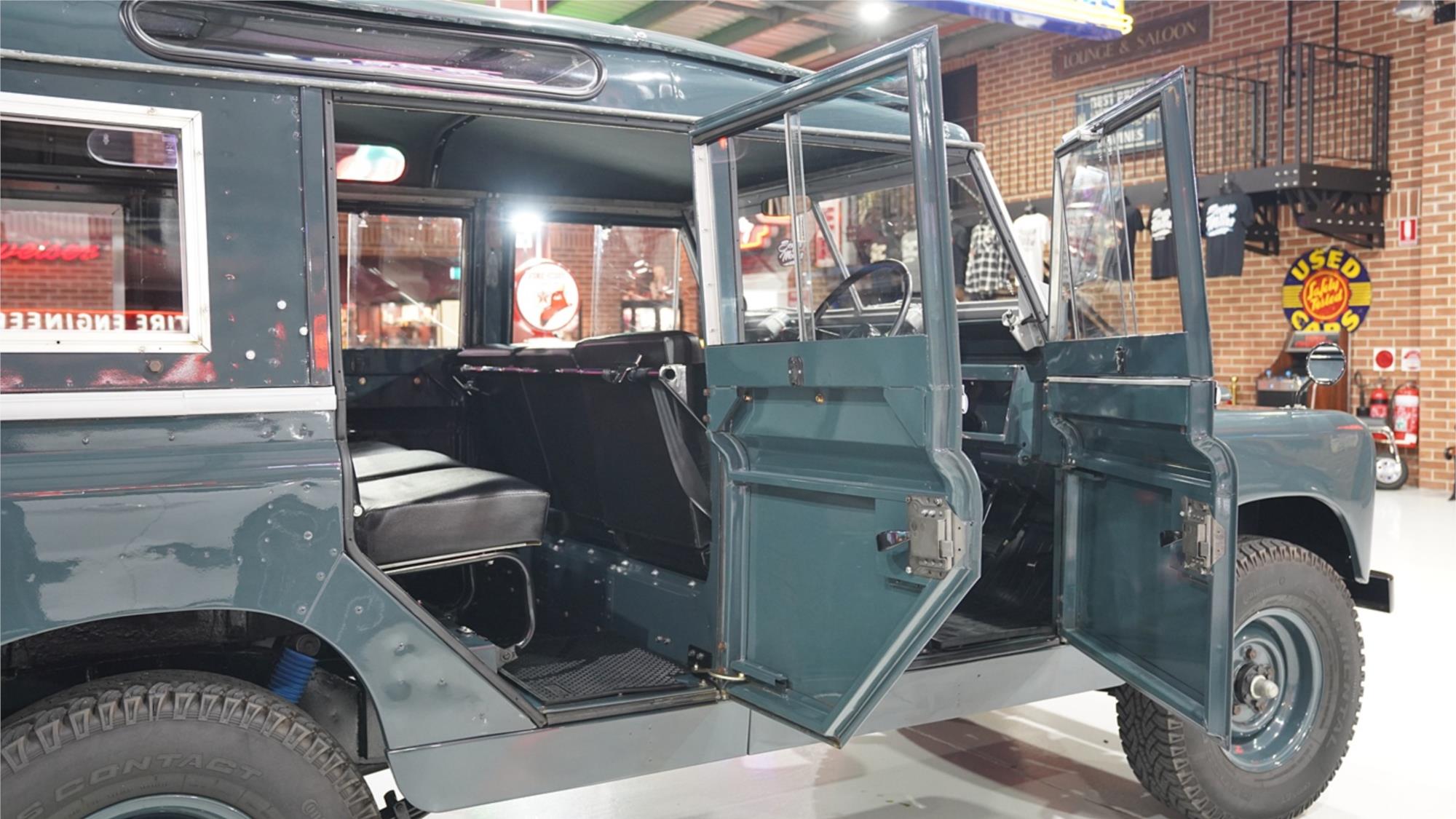 1968 LAND ROVER 109 IIA MANUAL SUV WAGON