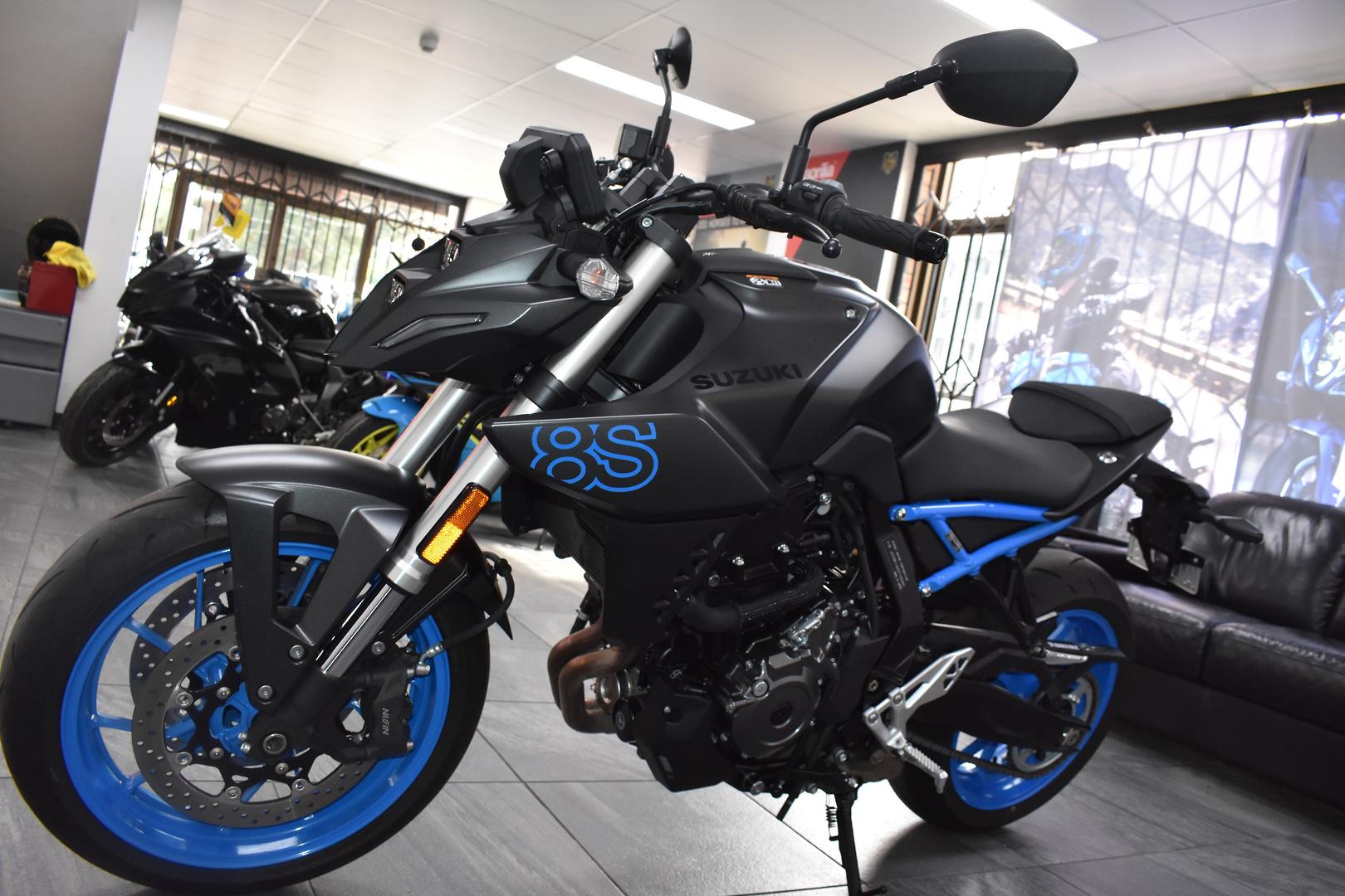 2025 SUZUKI GSX-8S ROAD