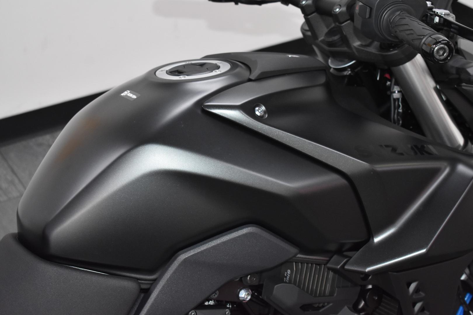 2025 SUZUKI GSX-8S ROAD