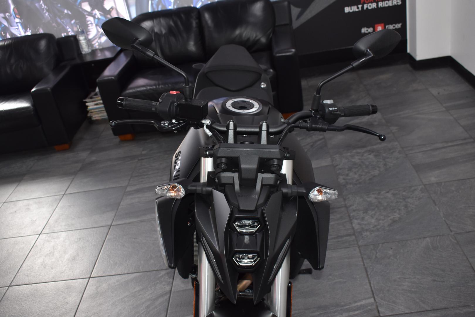 2025 SUZUKI GSX-8S ROAD